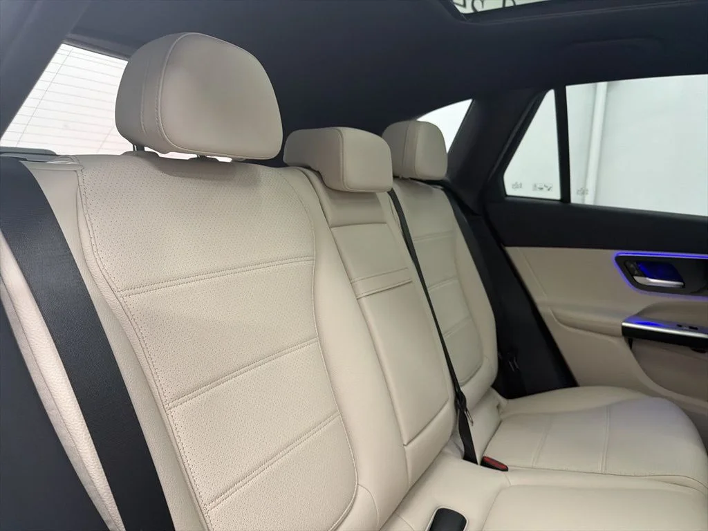 Used 2026 White Mercedes-Benz GLC 300 image 25