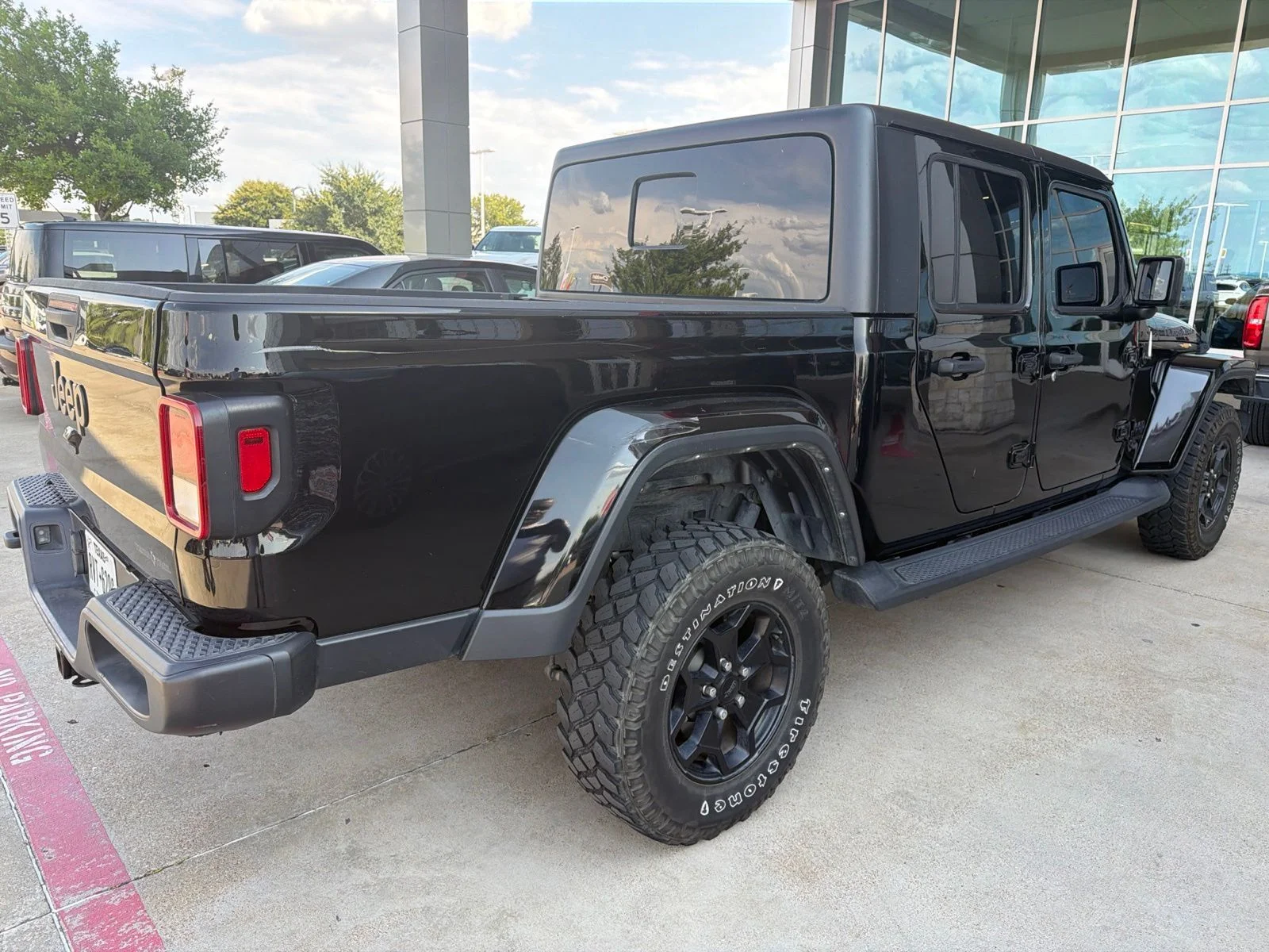 Used 2022 Black Jeep Sport image 16
