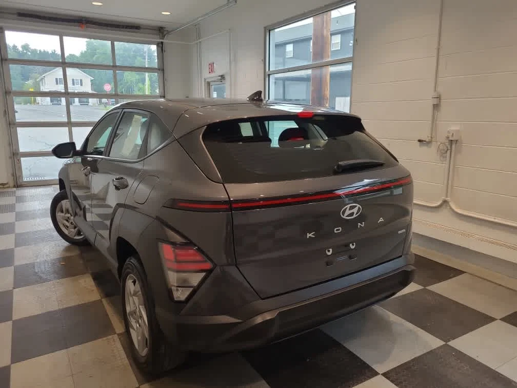 Used 2024 Ecotronic Gray Pearl Hyundai SE image 3