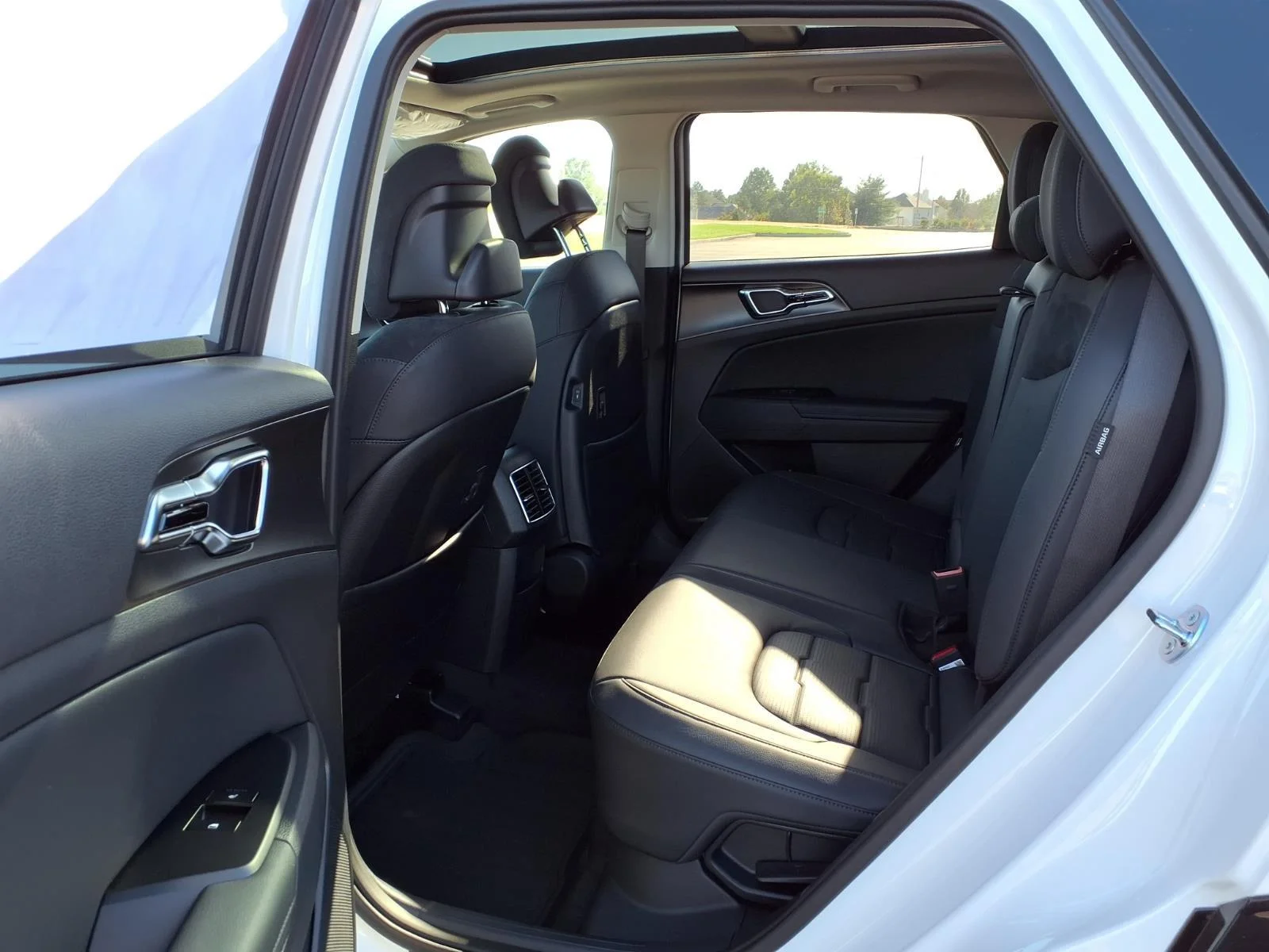 New 2027 Snow White Pearl Kia SX Prestige image 15