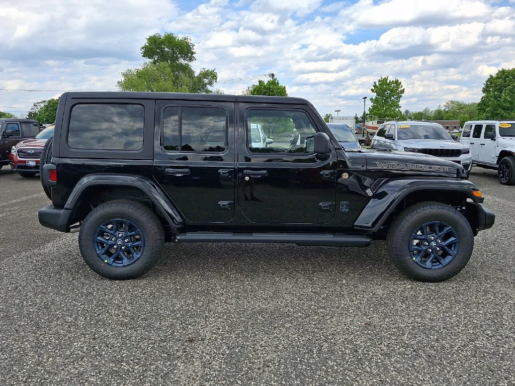 New 2026 Black Clear-Coat Exterior Paint Jeep 85th Anniversary image 9