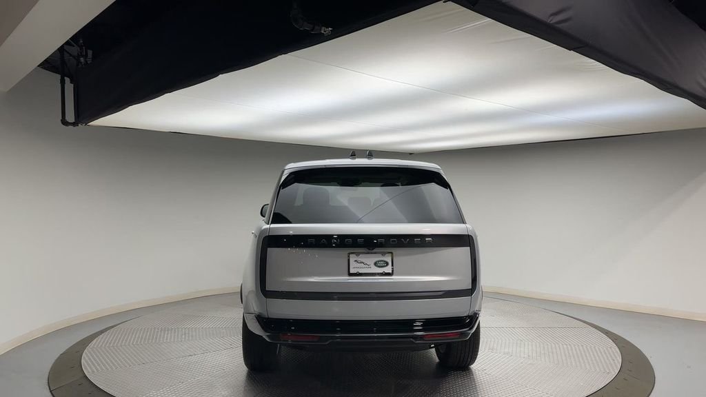 Used 2024 Hakuba Silver Metallic Land Rover SE image 7