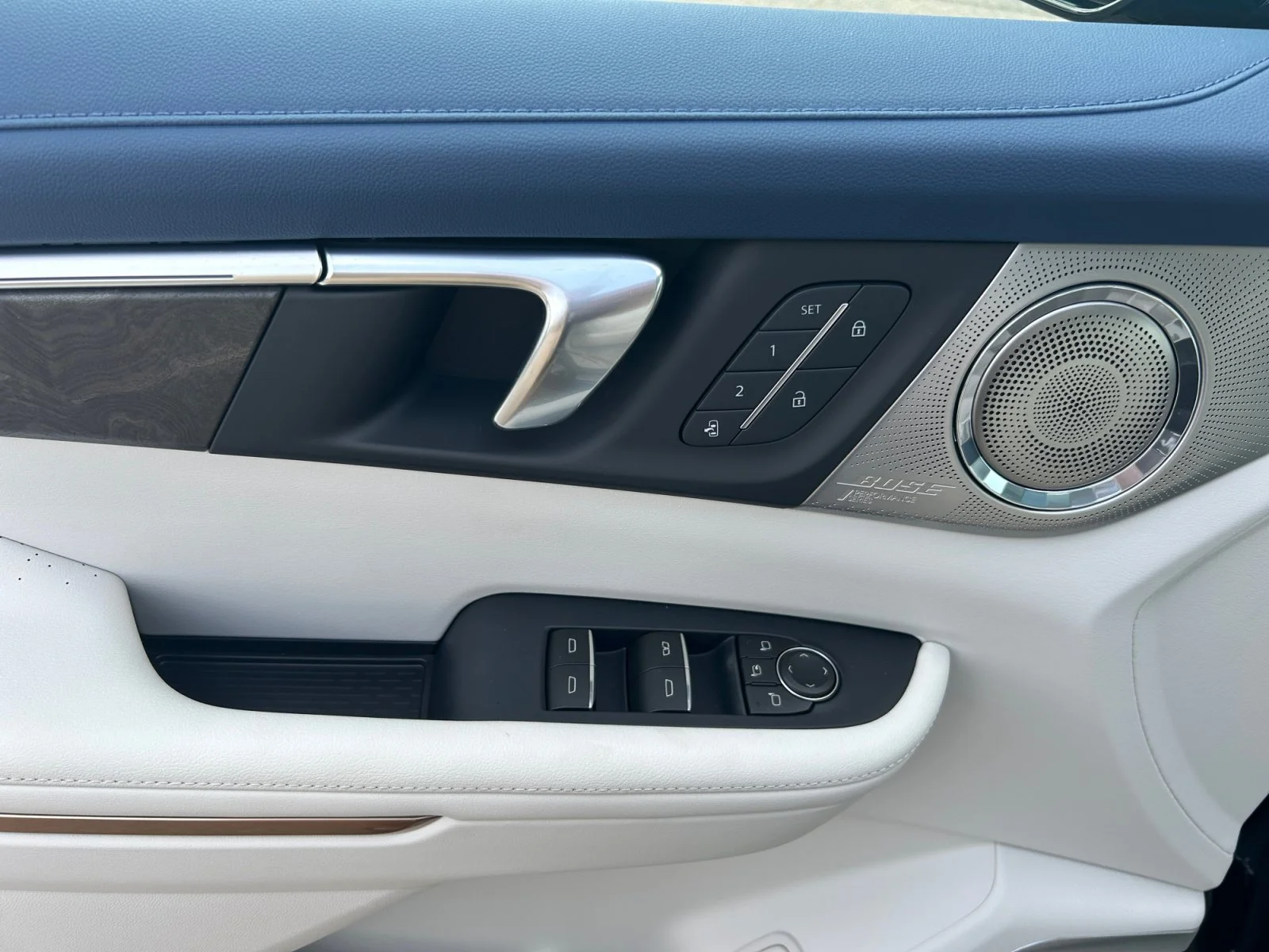 New 2026 Ebony Twilight Metallic Buick Avenir AWD image 17