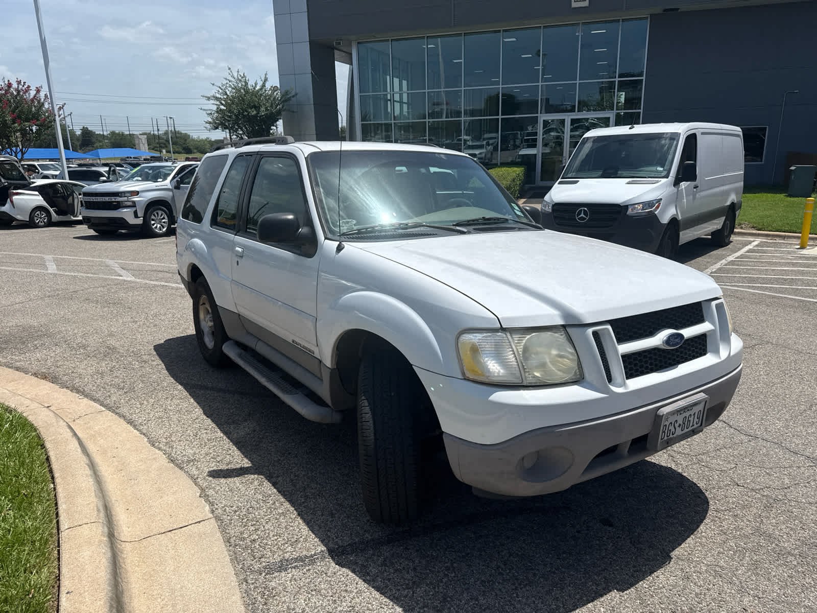 Used 2001 Oxford White Ford  image 2