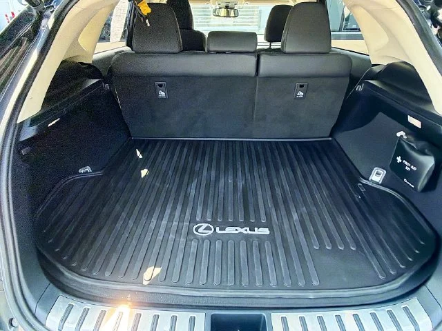Used 2018  Lexus 300 Base image 23