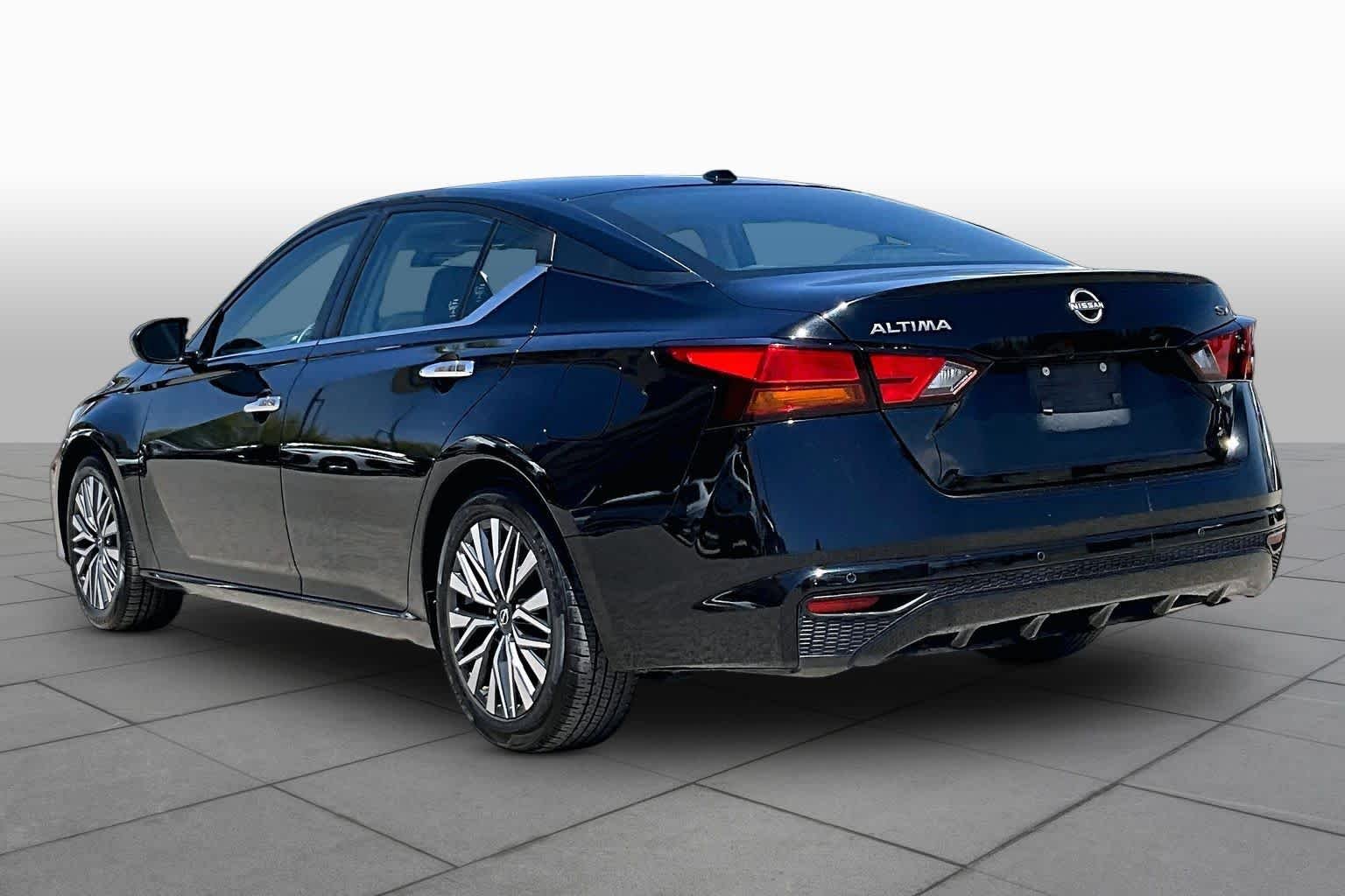 2024 Nissan Altima SV - Photo 12