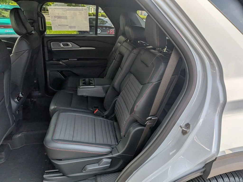 New 2026 Space White Metallic Ford ST-Line image 12