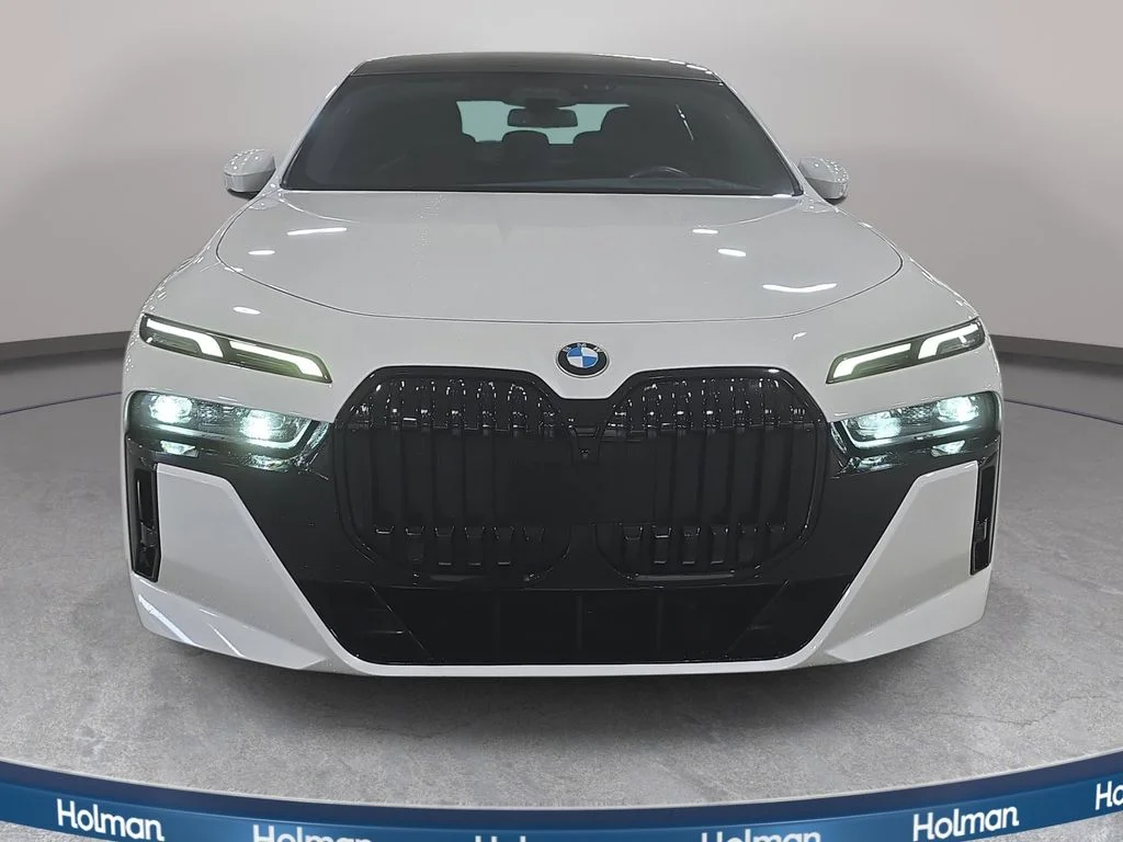 Used 2023 White Metallic BMW 740i image 3