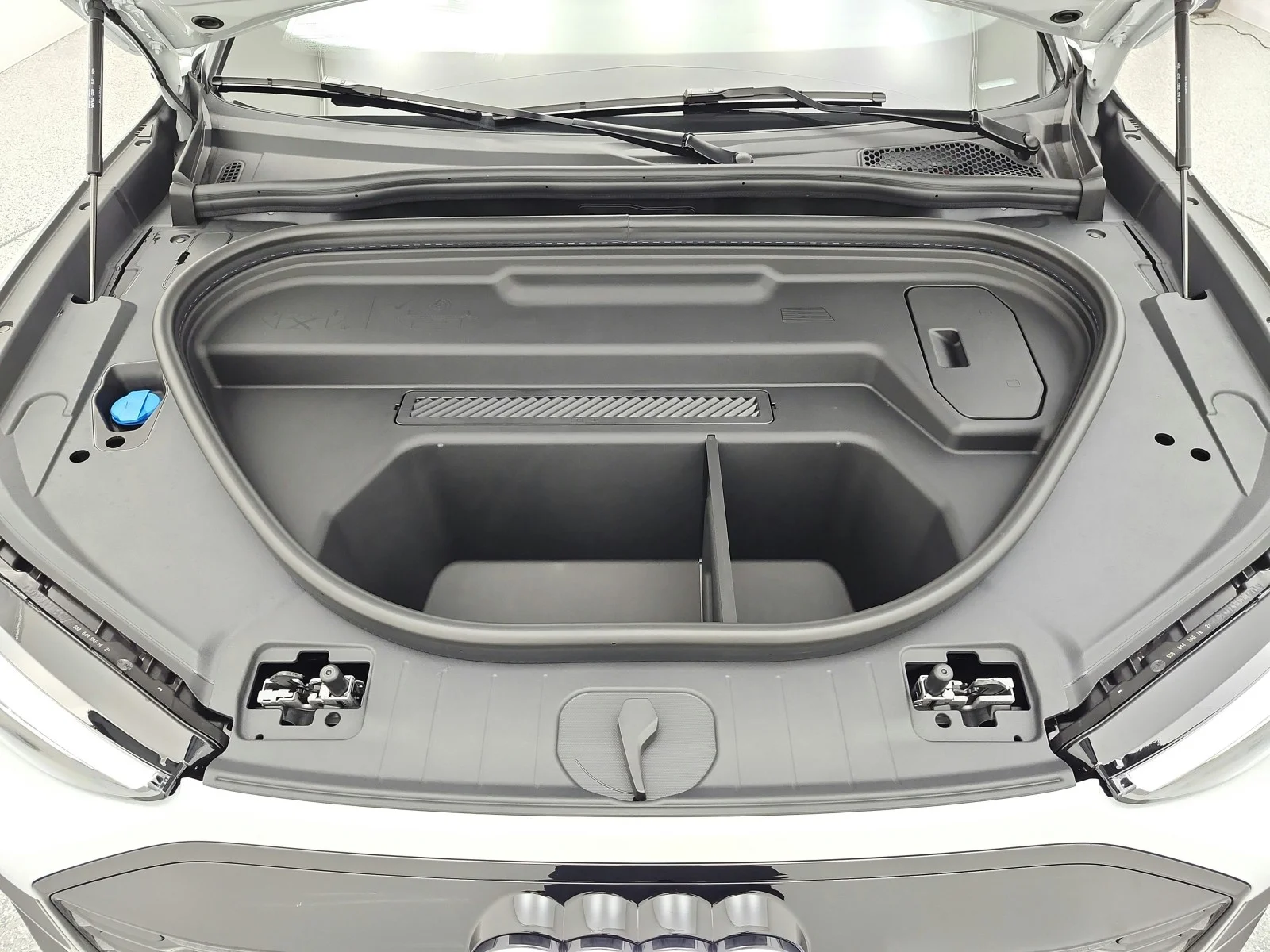 New 2027 Glacier White Metallic Audi Premium Plus quattro image 12