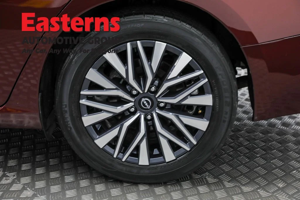 Used 2023 Red Nissan 2.5 SV image 32