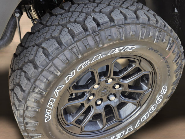 New 2026 Diamond Black Crystal Pearl-Coat Exterior Paint RAM Rebel image 7