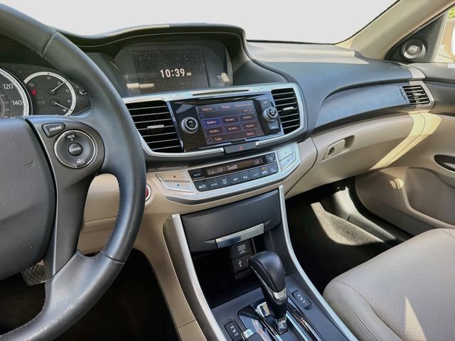 Used 2014 Silver Honda EX-L image 26