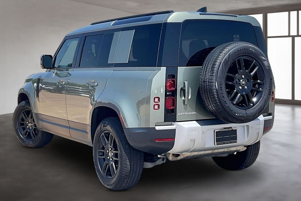 Used 2025 Green Land Rover S image 11