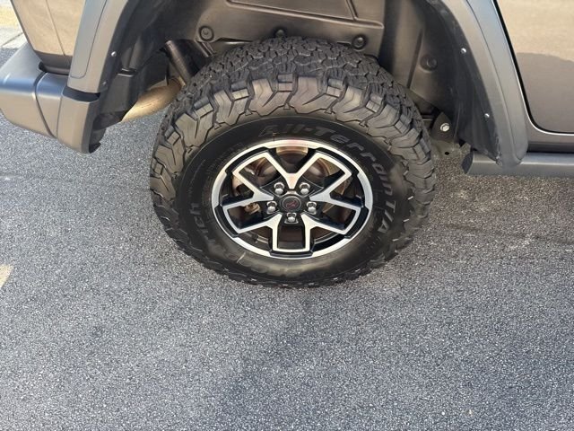 Used 2025 Gray Jeep Rubicon image 9