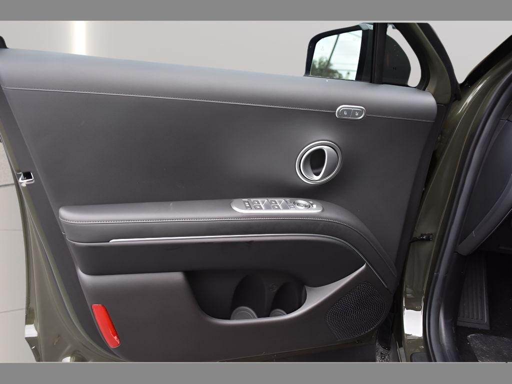 New 2026 Titan Charcoal Pearl Hyundai Limited FWD image 16