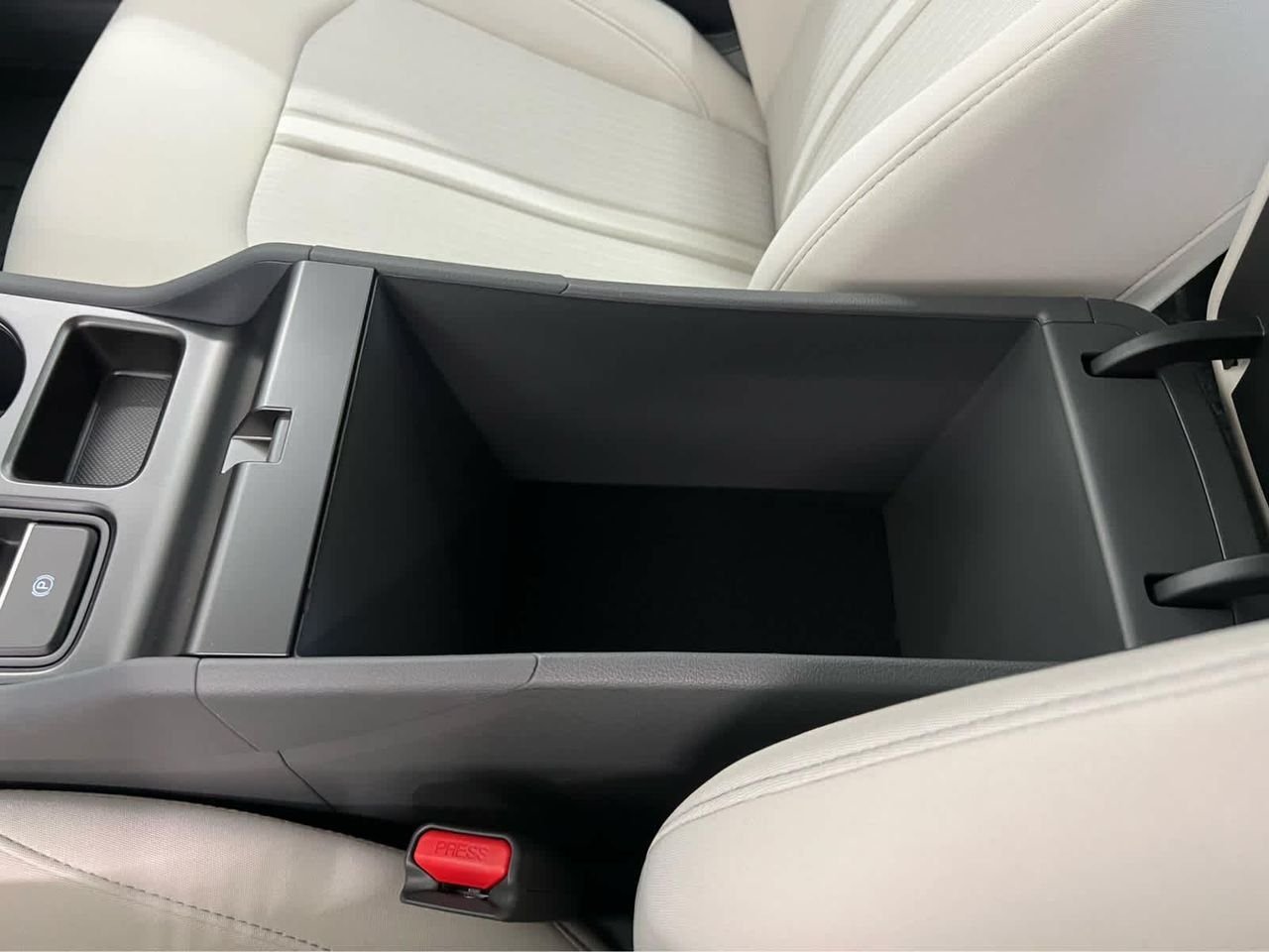 New 2026 Abyss Black Hyundai SE image 19
