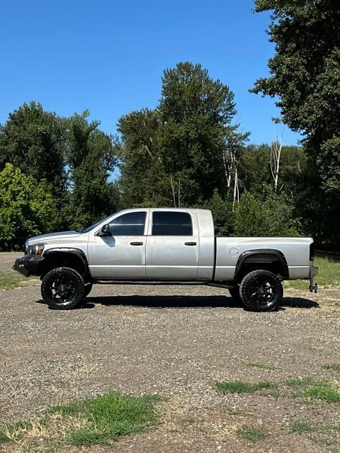 Used 2006 Bright Silver Metallic Dodge SLT image 6