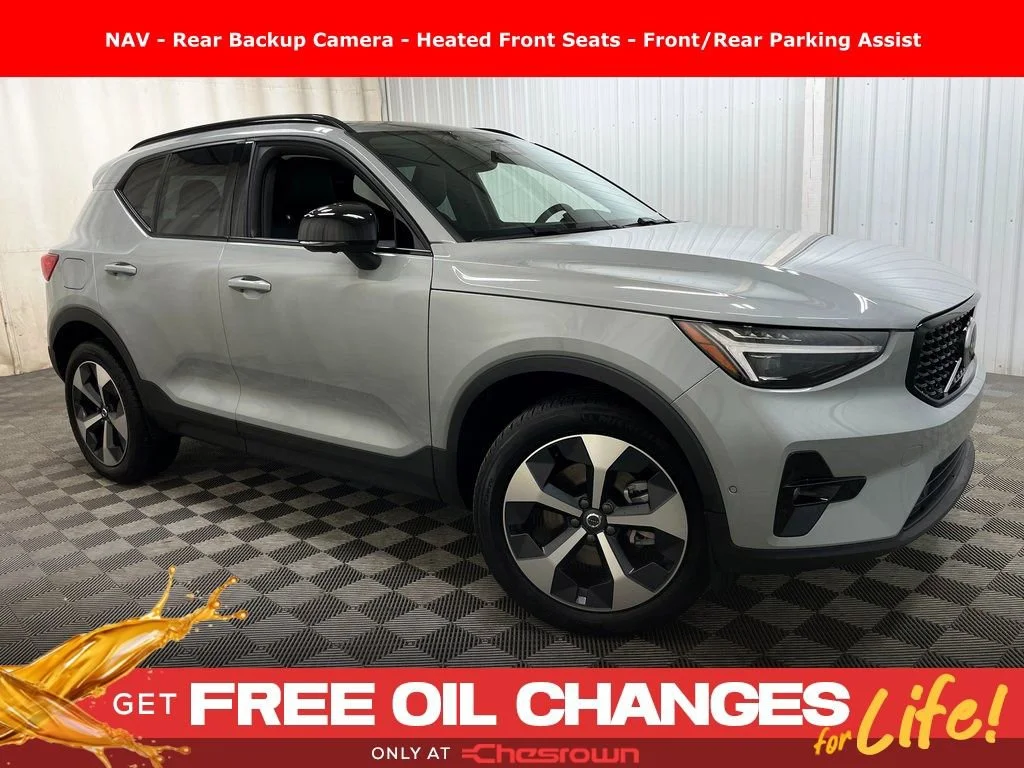 2026 Volvo XC40 B5 Plus Dark AWD's photo