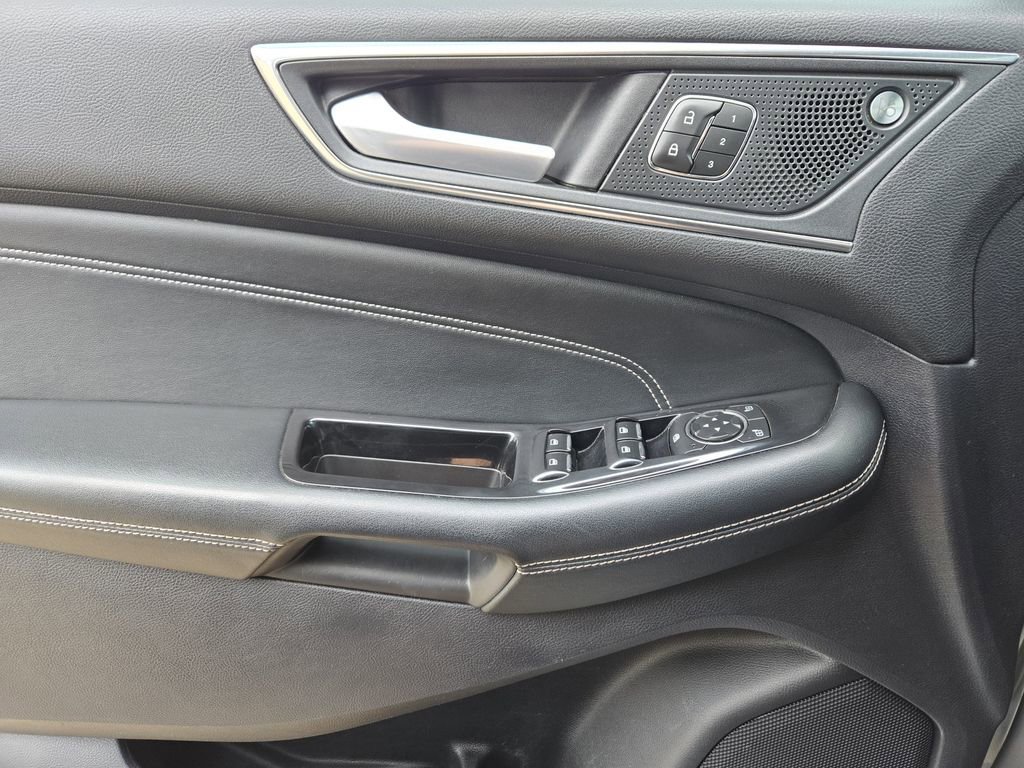 Used 2020 Silver Ford Titanium image 18