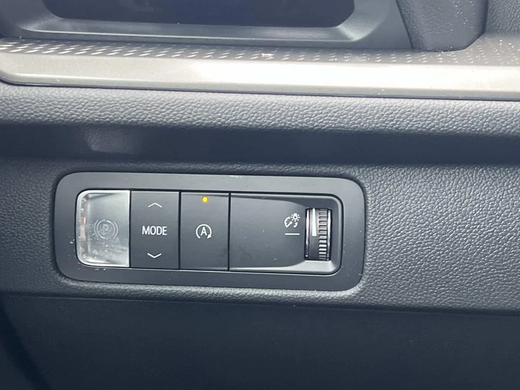 Used 2026 Summit White Chevrolet LT image 22