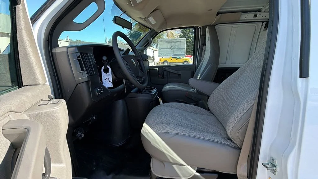 2025 Chevrolet Express Cargo Work Van - Photo 10