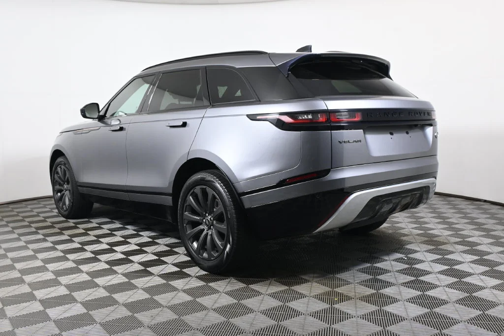 Used 2022 Gray Land Rover P250 R-Dynamic S image 5