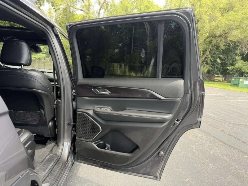Used 2022  Jeep Laredo image 25