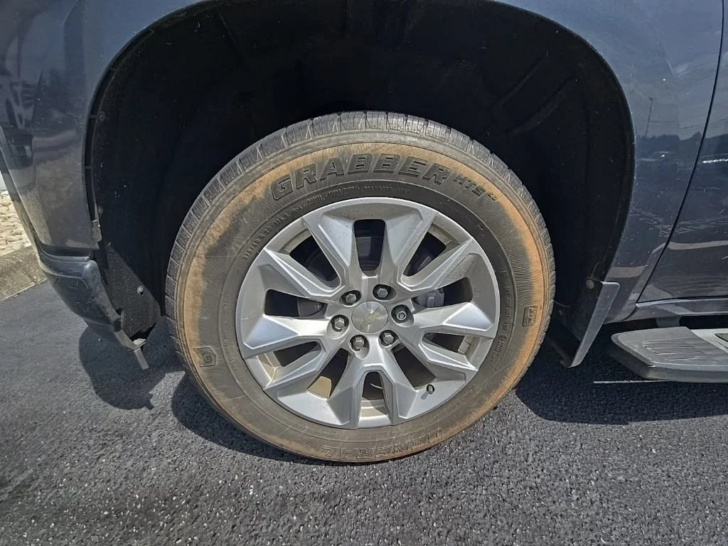 Used 2020 SHADOW GRAY METALLIC Chevrolet Custom image 4