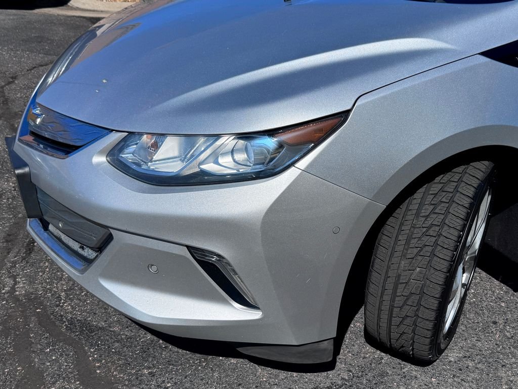 Used 2017 Silver Chevrolet Premier image 5