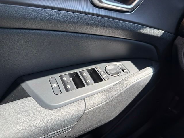 New 2026 Snow White Pearl Kia EX image 23