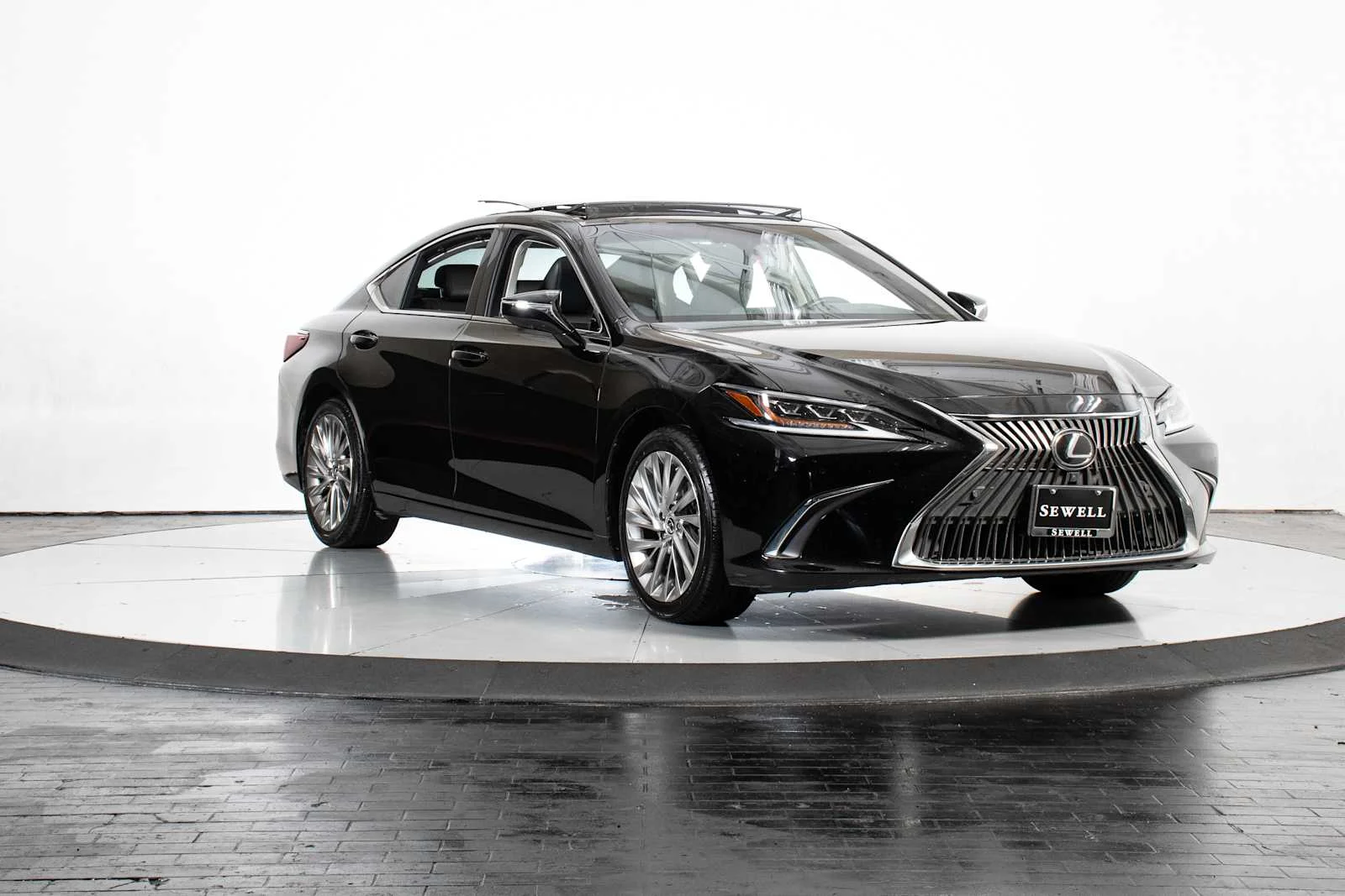 Used 2019 Obsidian Lexus Ultra Luxury image 7