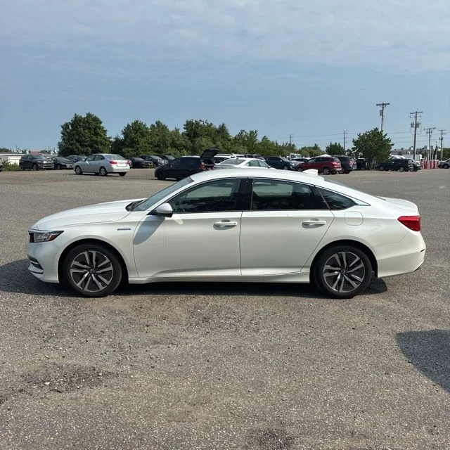 Used 2018 White Orchid Pearl Honda Base image 4