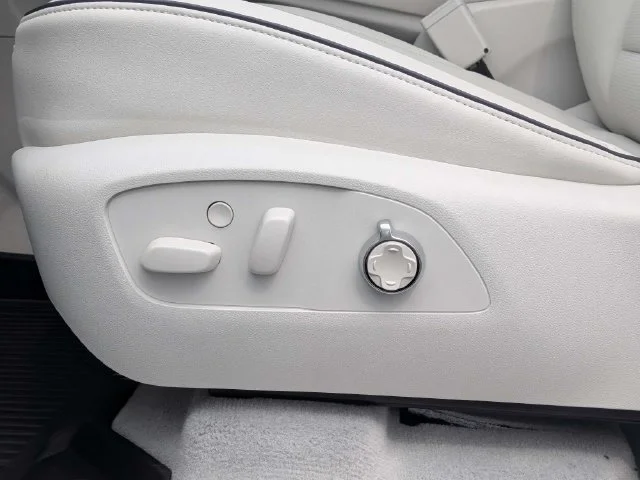 New 2027 Iridescent White Tricoat Buick Avenir image 21