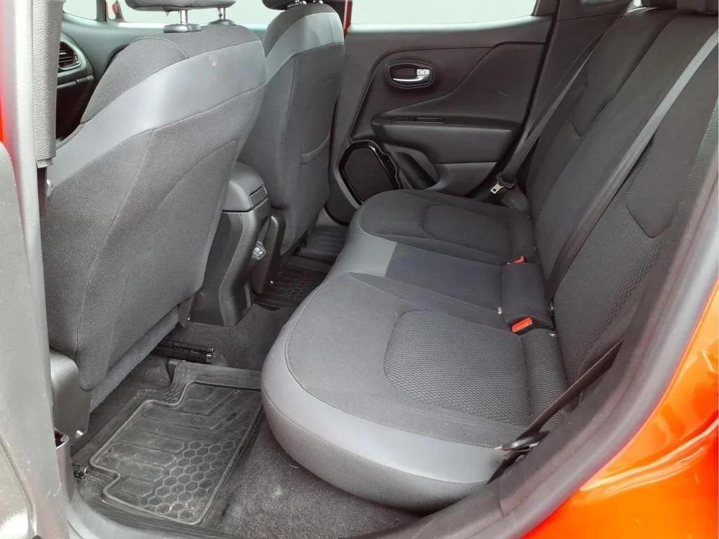 Used 2019 Red Jeep Latitude image 17