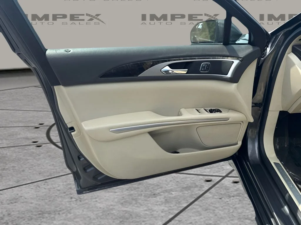 Used 2015  Lincoln Base image 14