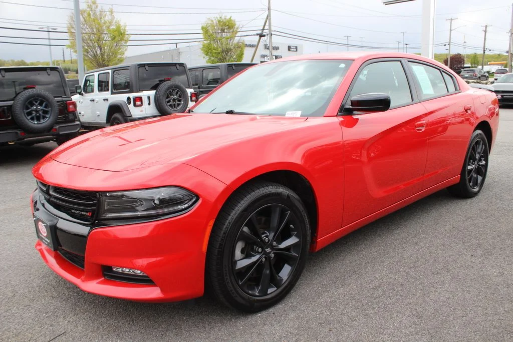 Used 2023 Red Dodge SXT image 2