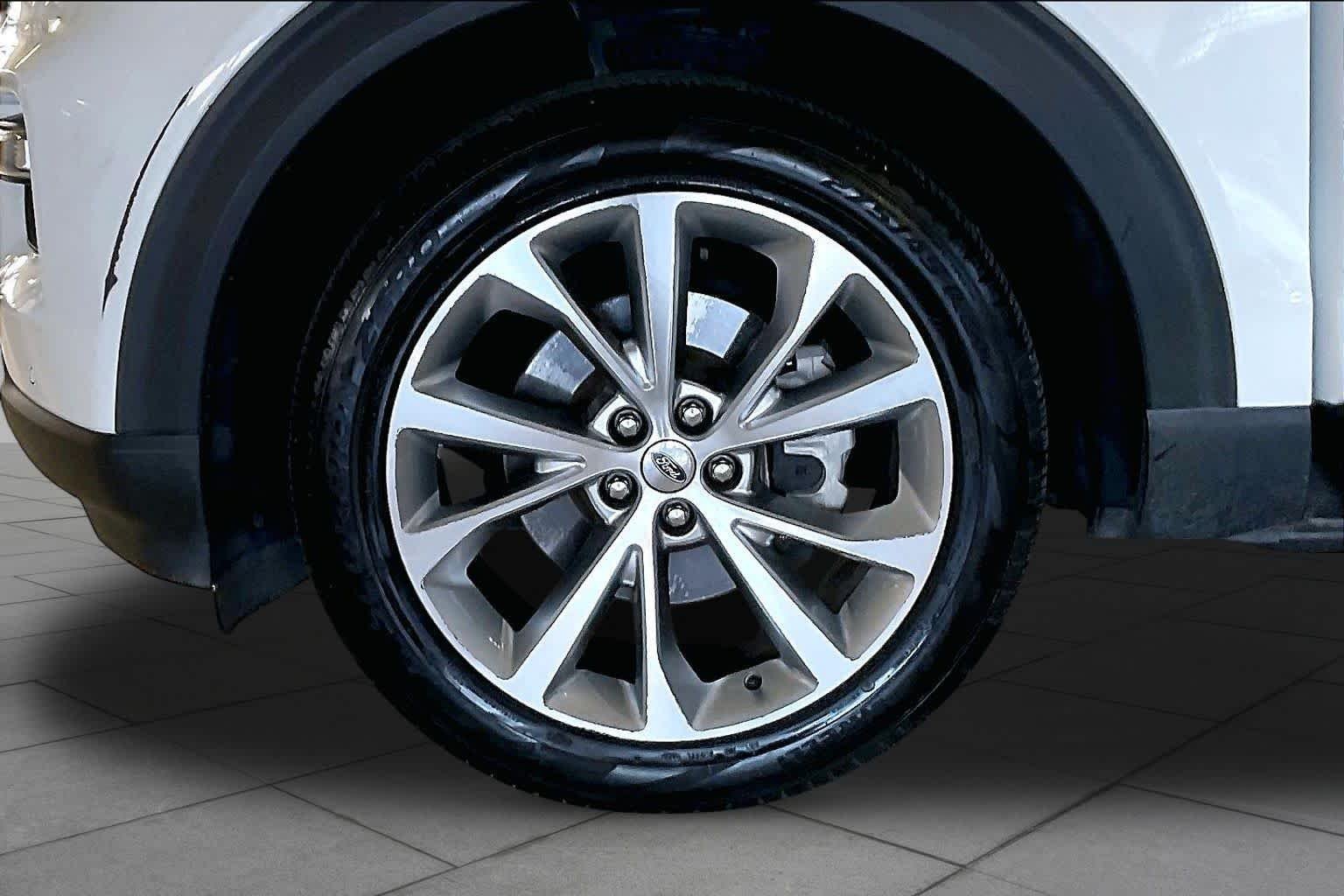 Used 2023 Star White Metallic Tri-Coat Ford Platinum image 10
