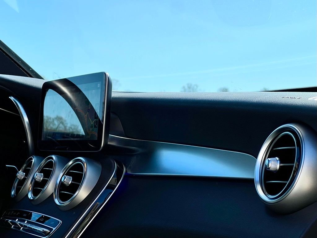 Certified Used 2022  Mercedes-Benz GLC 300 image 18