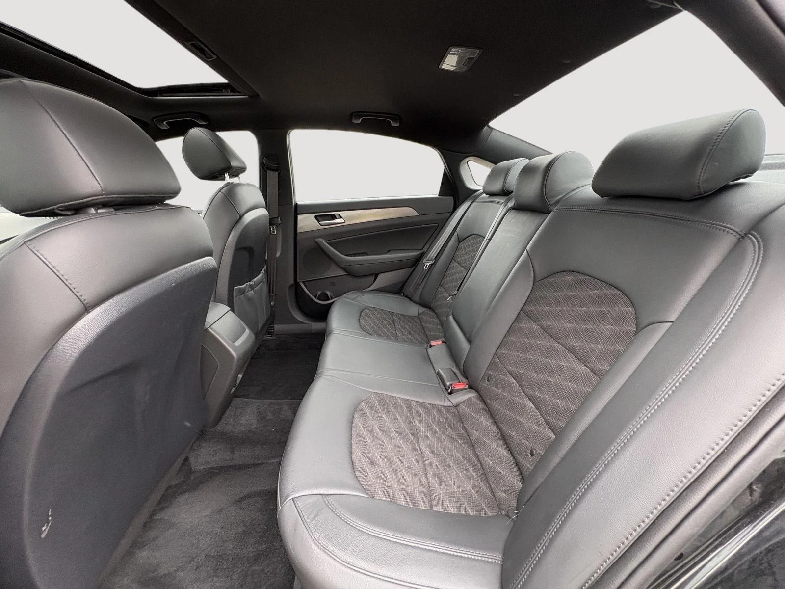 Used 2018 Phantom Black Hyundai Sport image 21