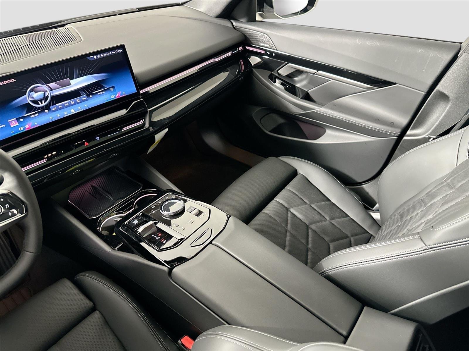 New 2026 Black Sapphire Metallic BMW 530i xDrive image 25