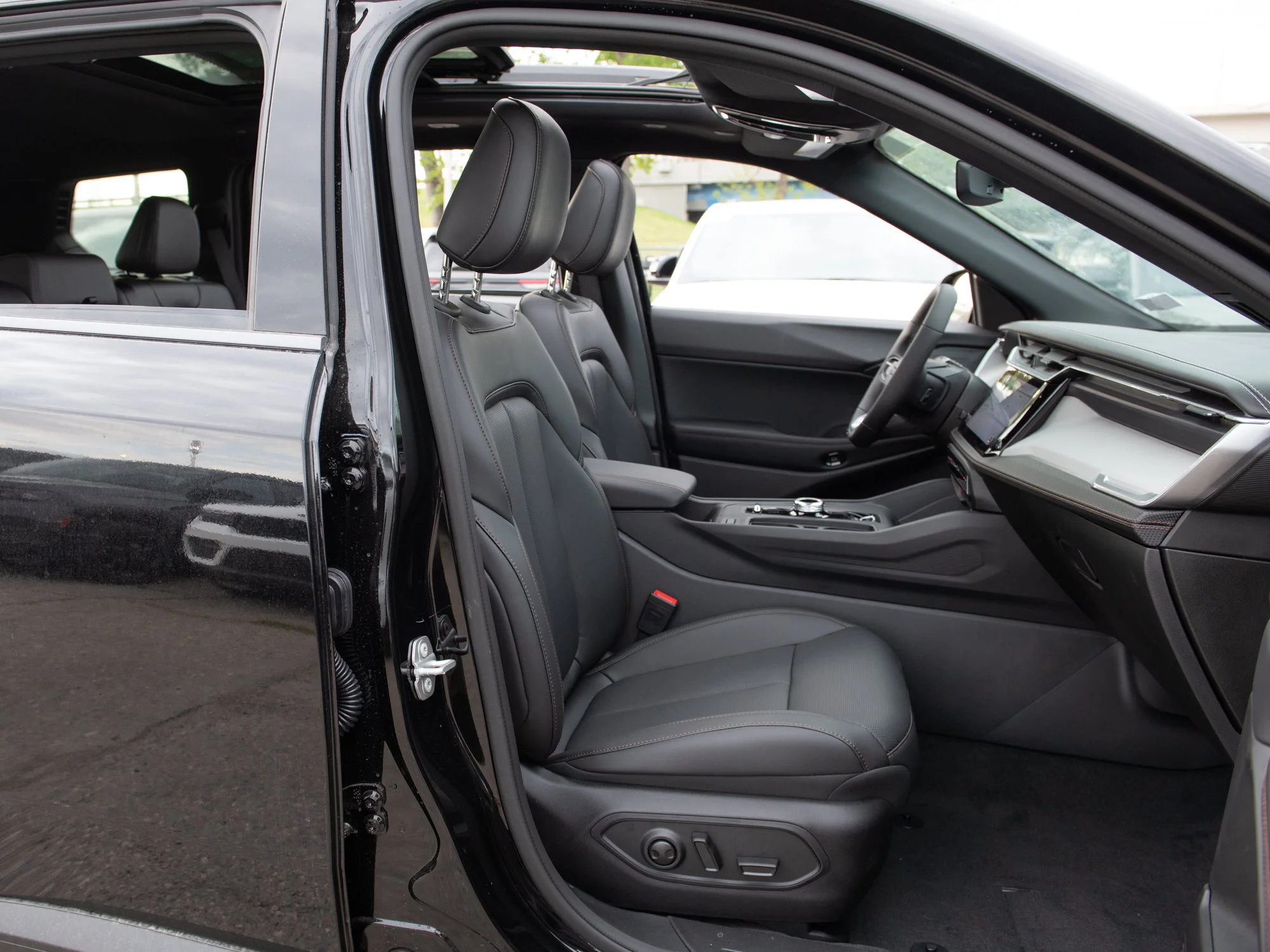 New 2026 Black Jeep Limited * Hybrid image 23