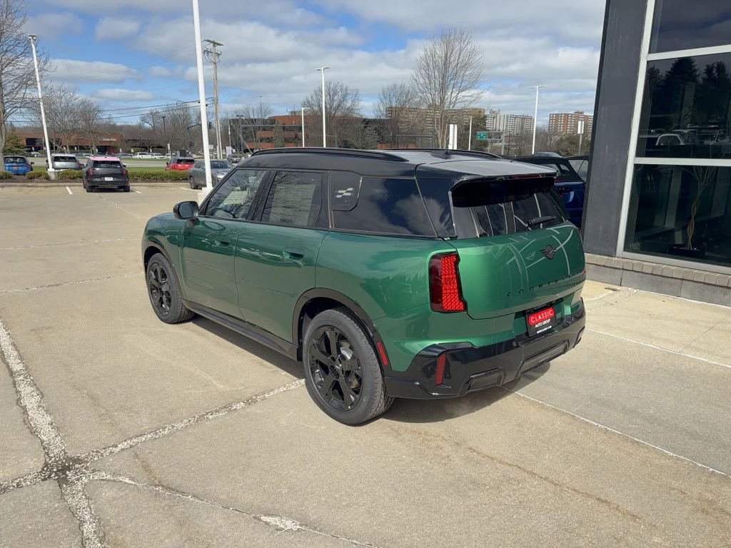 New 2026 British Racing Green IV Metallic MINI Iconic image 4
