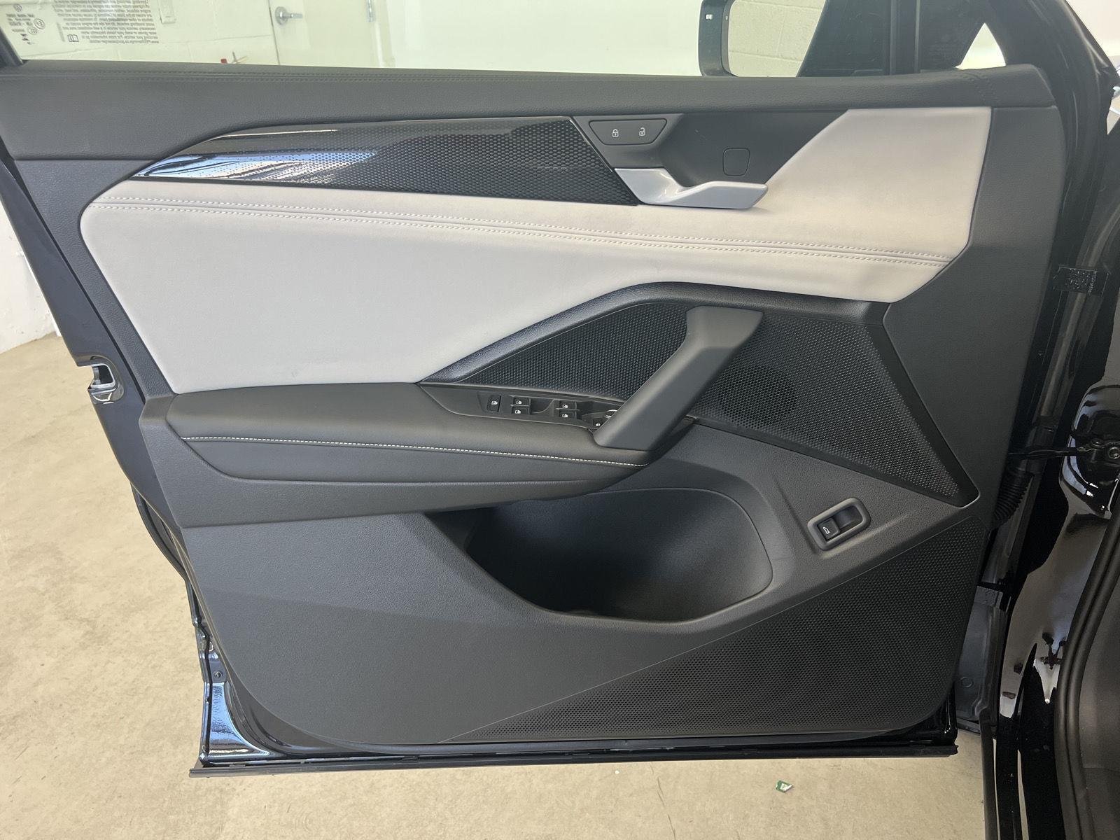 New 2026 deep black pearl Volkswagen SE image 11
