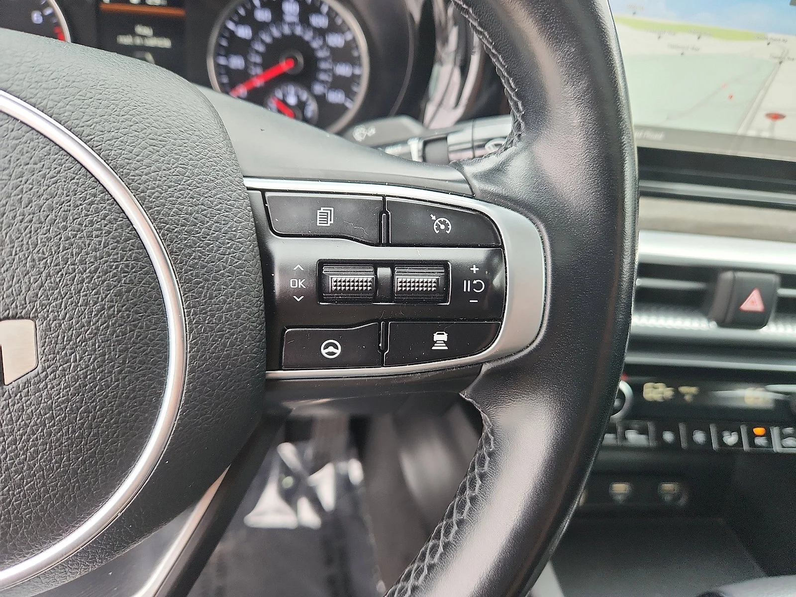 2022 Kia K5 EX - Photo 23