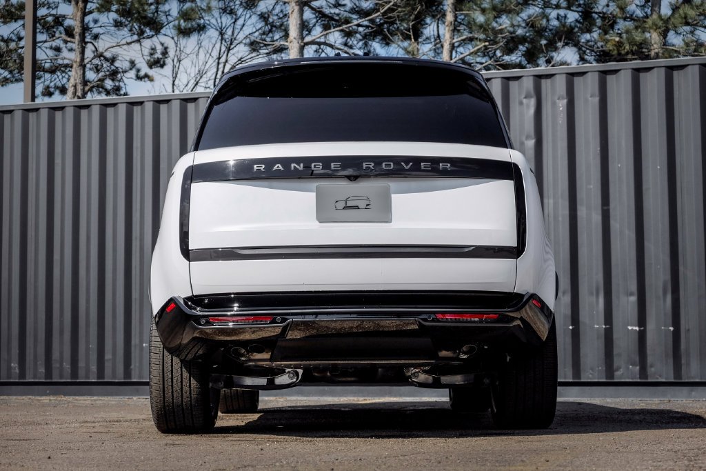 New 2026 Ostuni Pearl White Land Rover SE image 7