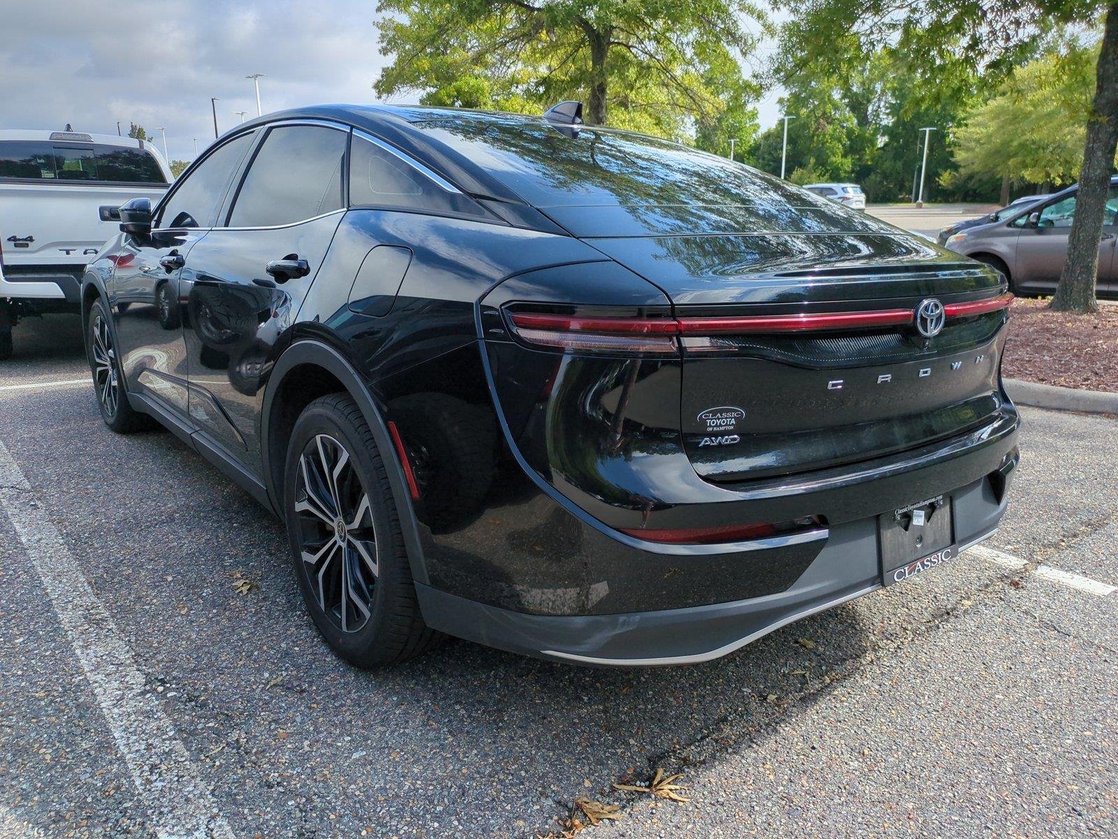 Used 2023 Black Toyota XLE image 6