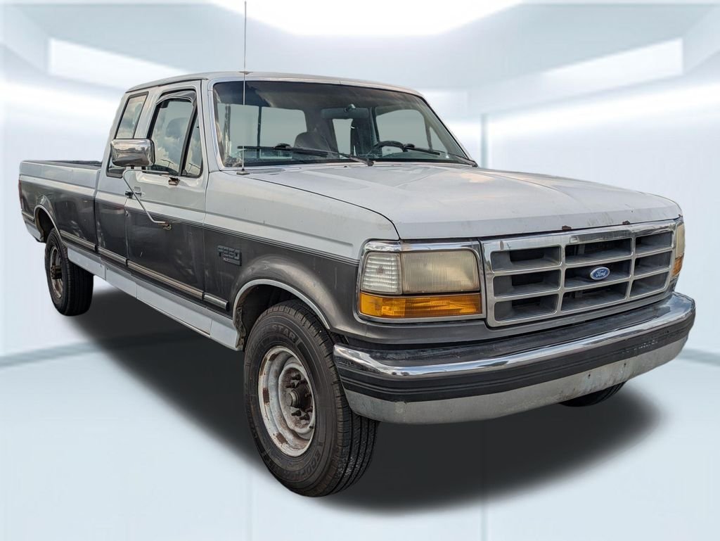 Used 1993  Ford XL HD image 2