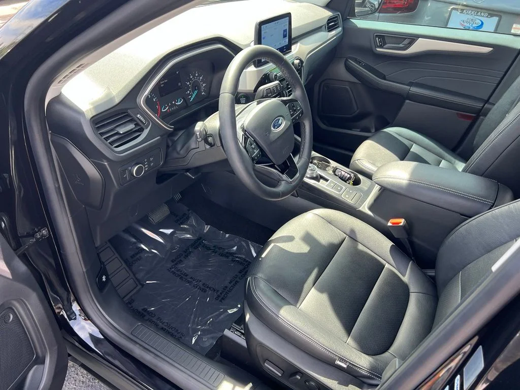 Certified Used 2022 Black Metallic Ford SE image 10