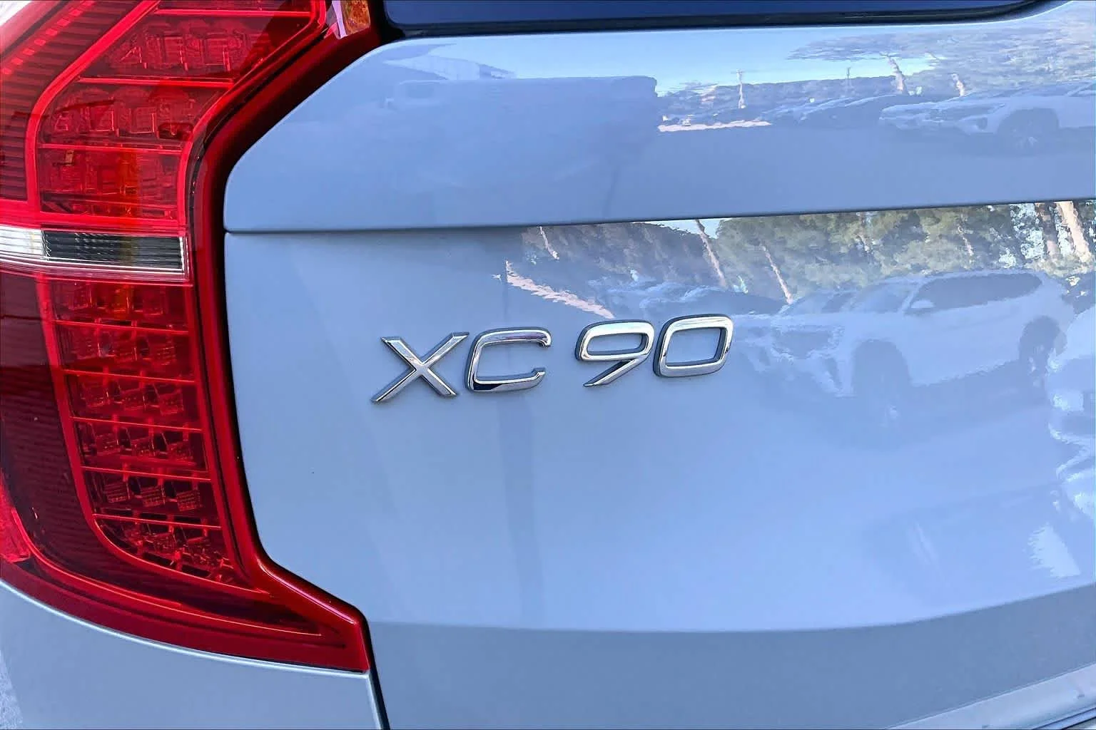 Certified Used 2025 Vapour Grey Volvo Plus image 31
