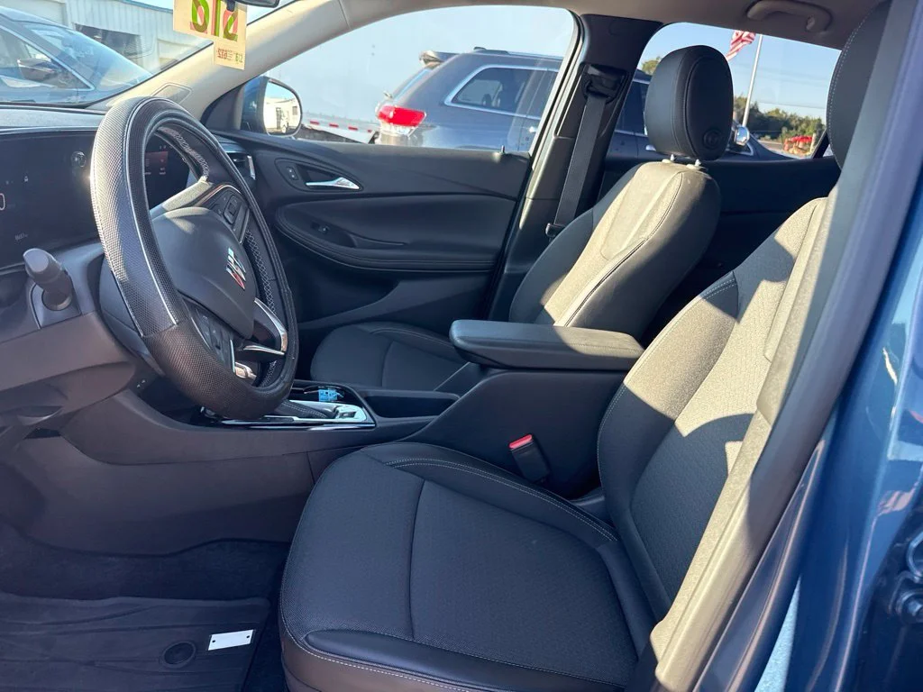 Used 2025 Blue Buick Preferred image 9